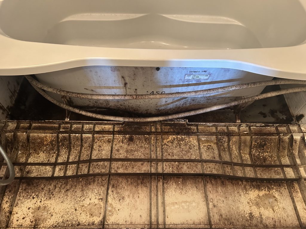 お風呂のエプロン内部、見たことありますか？