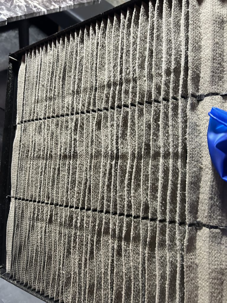 業務用エアコンのフィルター掃除はなぜ必要？
